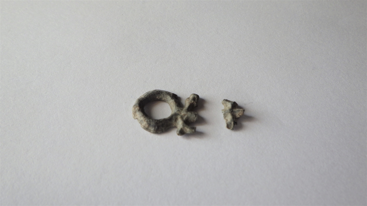 MALV: ST. M. 4 MM, RING MED RESTER AV BESLAG. 