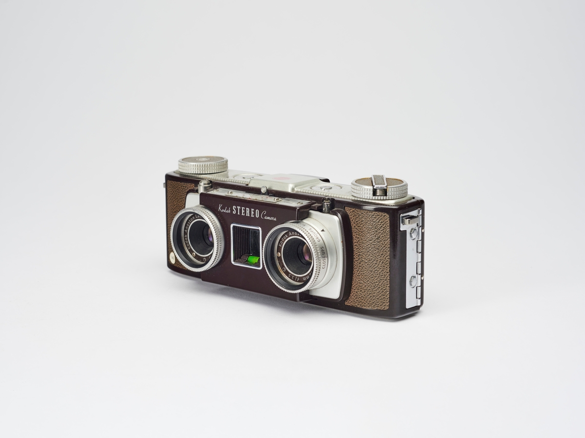 Kodak Stereo er et 35 mm stereokamera fra midten av 1950-tallet. Kameraet er designet av Arthur Hunt Crapsey, Jr (1919-1998)  for Eastman Kodak. Det er utstyrt med et vater i søkeren og to Kodak Anaston 35mm f:3.5 objektiver. 
Stereokameraene ga en svært populær form for bilder på slutten av 1800-tallet. Stereofotografi var med på å forme fotoindustrien. Folk ønsket å se mer av verden, og stereofotografiet gjorde det mulig å forestille seg at man var til stede i motivet, grunnet en optisk effekt som utnytter dybdesynet vårt. 
Et stereokamera har to objektiver med en avstand på litt over seks centimeter, omtrent samme avstand vi har mellom pupillene. En eksponering gir dermed to bilder av samme motiv. Når dette paret med fotografier blir montert, f.eks. på en papplate, og sett på gjennom en stereobetrakter, fremstår motivet som tredimensjonalt.