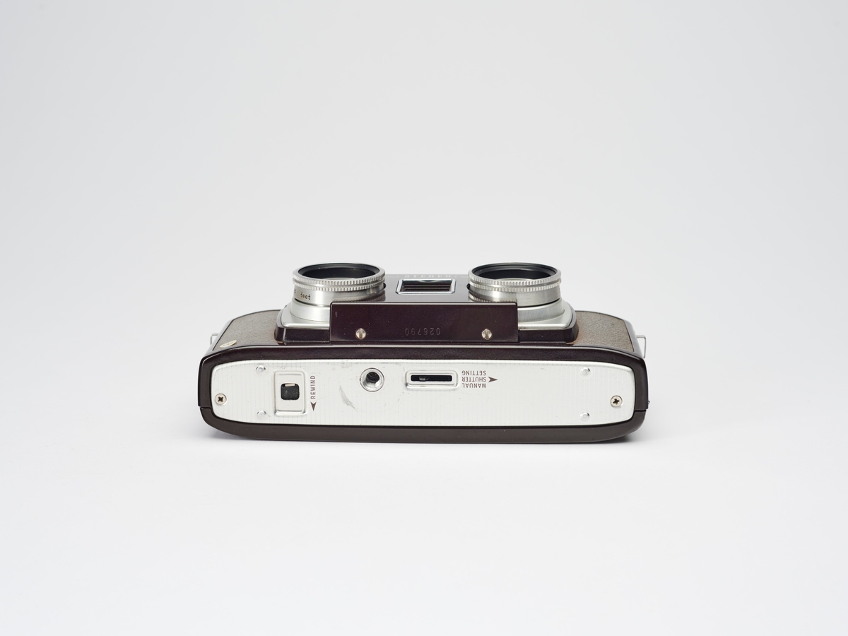 Kodak Stereo er et 35 mm stereokamera fra midten av 1950-tallet. Kameraet er designet av Arthur Hunt Crapsey, Jr (1919-1998)  for Eastman Kodak. Det er utstyrt med et vater i søkeren og to Kodak Anaston 35mm f:3.5 objektiver. 
Stereokameraene ga en svært populær form for bilder på slutten av 1800-tallet. Stereofotografi var med på å forme fotoindustrien. Folk ønsket å se mer av verden, og stereofotografiet gjorde det mulig å forestille seg at man var til stede i motivet, grunnet en optisk effekt som utnytter dybdesynet vårt. 
Et stereokamera har to objektiver med en avstand på litt over seks centimeter, omtrent samme avstand vi har mellom pupillene. En eksponering gir dermed to bilder av samme motiv. Når dette paret med fotografier blir montert, f.eks. på en papplate, og sett på gjennom en stereobetrakter, fremstår motivet som tredimensjonalt.