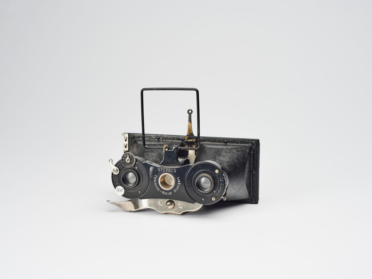Steroco er et stereokamera fra 1920-tallet, produsert i flere modeller av Contessa Nettel. Dette kamera er et platekamera med bilderformat på 4,5 x 10,7 cm. 
Stereokameraene ga en svært populær form for bilder på slutten av 1800-tallet. Stereofotografi var med på å forme fotoindustrien. Folk ønsket å se mer av verden, og stereofotografiet gjorde det mulig å forestille seg at man var til stede i motivet, grunnet en optisk effekt som utnytter dybdesynet vårt. 
Et stereokamera har to objektiver med en avstand på litt over seks centimeter, omtrent samme avstand vi har mellom pupillene. En eksponering gir dermed to bilder av samme motiv. Når dette paret med fotografier blir montert, f.eks. på en papplate, og sett på gjennom en stereobetrakter, fremstår motivet som tredimensjonalt.