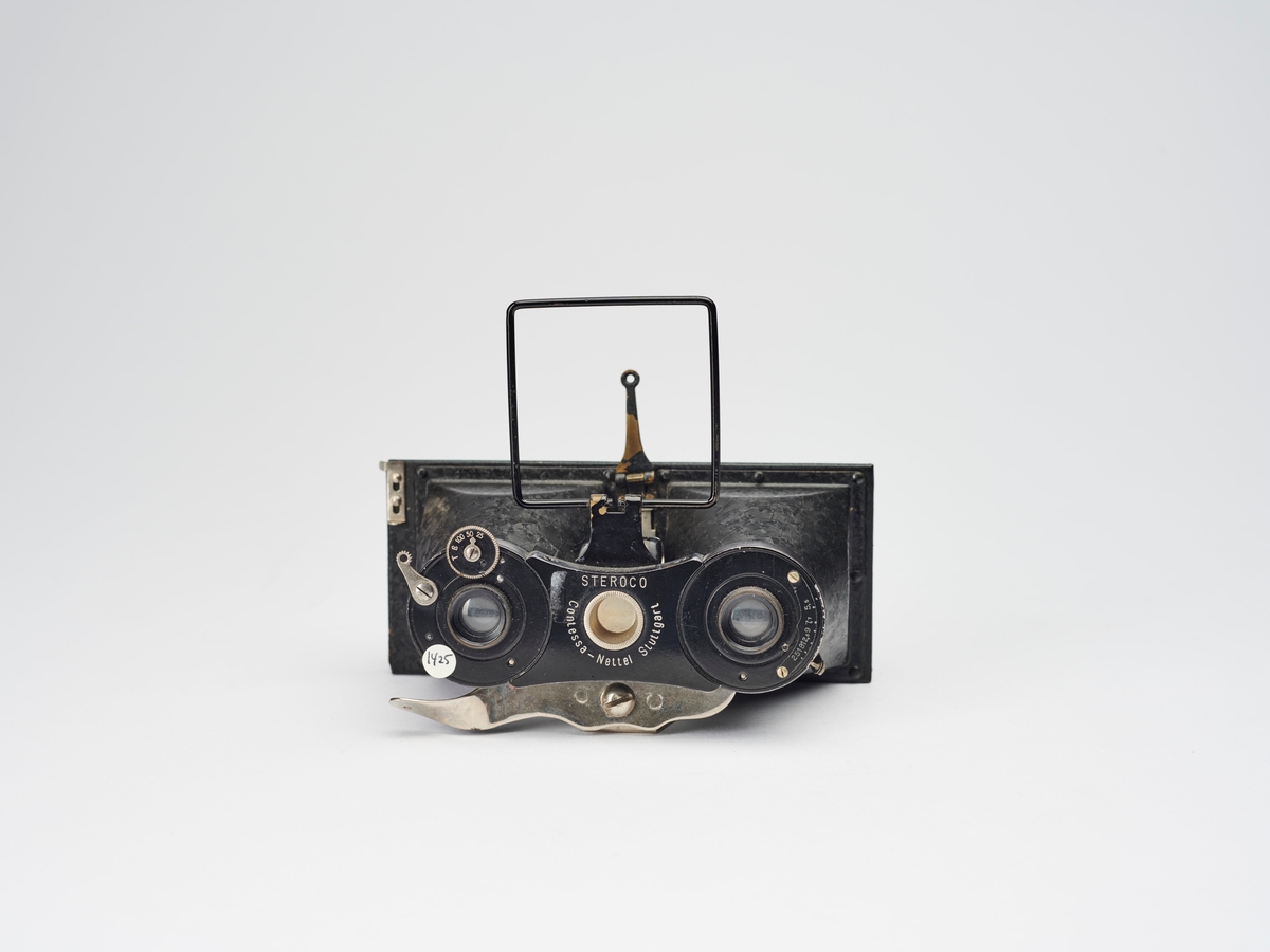Steroco er et stereokamera fra 1920-tallet, produsert i flere modeller av Contessa Nettel. Dette kamera er et platekamera med bilderformat på 4,5 x 10,7 cm. 
Stereokameraene ga en svært populær form for bilder på slutten av 1800-tallet. Stereofotografi var med på å forme fotoindustrien. Folk ønsket å se mer av verden, og stereofotografiet gjorde det mulig å forestille seg at man var til stede i motivet, grunnet en optisk effekt som utnytter dybdesynet vårt. 
Et stereokamera har to objektiver med en avstand på litt over seks centimeter, omtrent samme avstand vi har mellom pupillene. En eksponering gir dermed to bilder av samme motiv. Når dette paret med fotografier blir montert, f.eks. på en papplate, og sett på gjennom en stereobetrakter, fremstår motivet som tredimensjonalt.