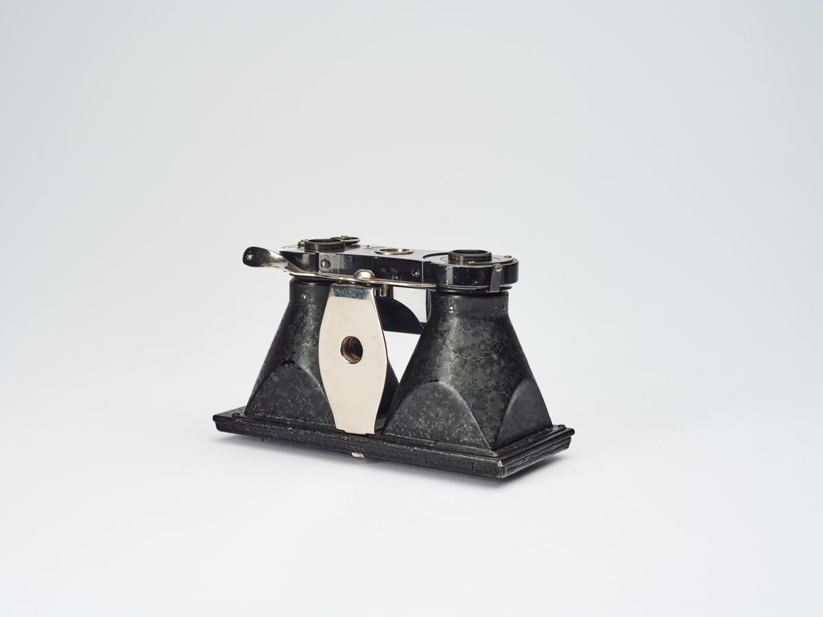 Steroco er et stereokamera fra 1920-tallet, produsert i flere modeller av Contessa Nettel. Dette kamera er et platekamera med bilderformat på 4,5 x 10,7 cm. 
Stereokameraene ga en svært populær form for bilder på slutten av 1800-tallet. Stereofotografi var med på å forme fotoindustrien. Folk ønsket å se mer av verden, og stereofotografiet gjorde det mulig å forestille seg at man var til stede i motivet, grunnet en optisk effekt som utnytter dybdesynet vårt. 
Et stereokamera har to objektiver med en avstand på litt over seks centimeter, omtrent samme avstand vi har mellom pupillene. En eksponering gir dermed to bilder av samme motiv. Når dette paret med fotografier blir montert, f.eks. på en papplate, og sett på gjennom en stereobetrakter, fremstår motivet som tredimensjonalt.