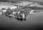 Bergkvara herrgård med slottsruin, 1947.