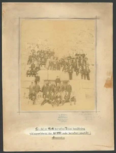 Korvetten Frejas besättning vid Cheopsyramiden