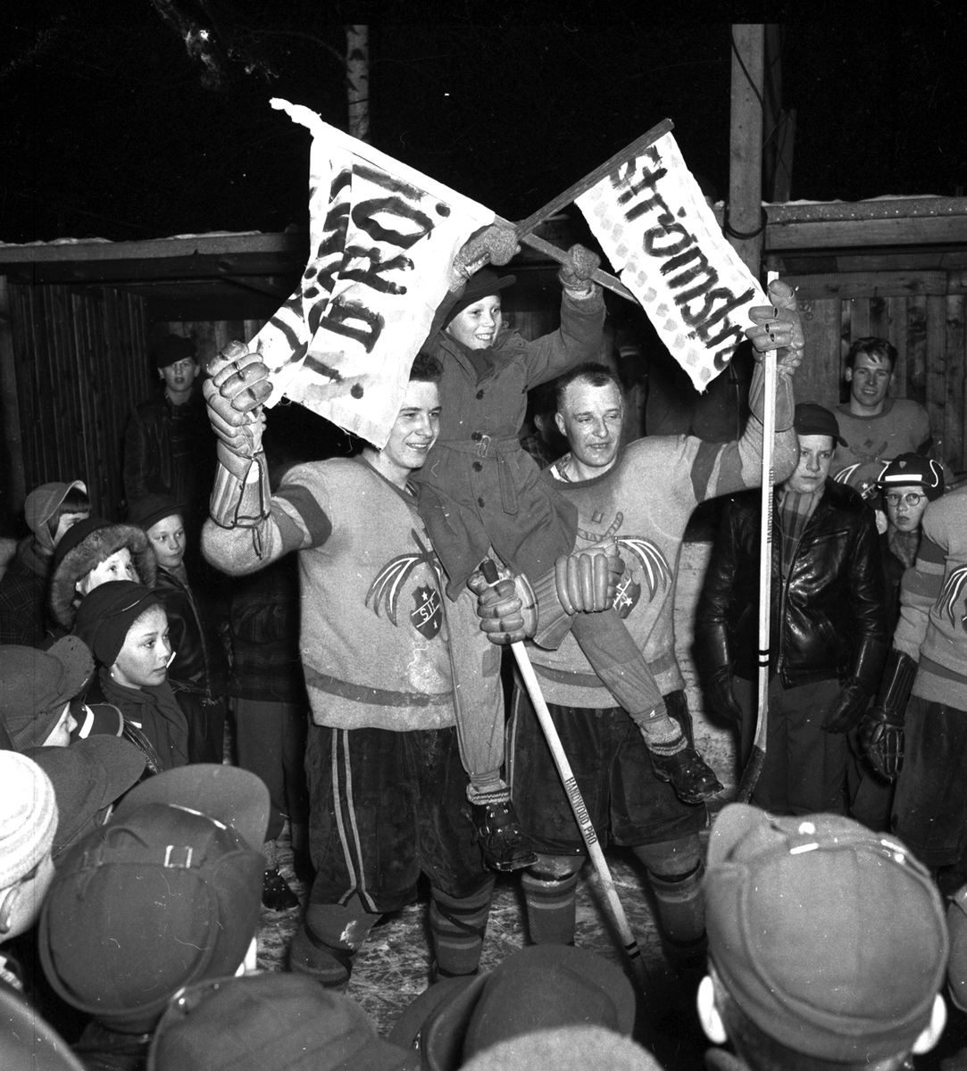Strömsbro IF:s ishockeylag 1957. Spelare och publik,