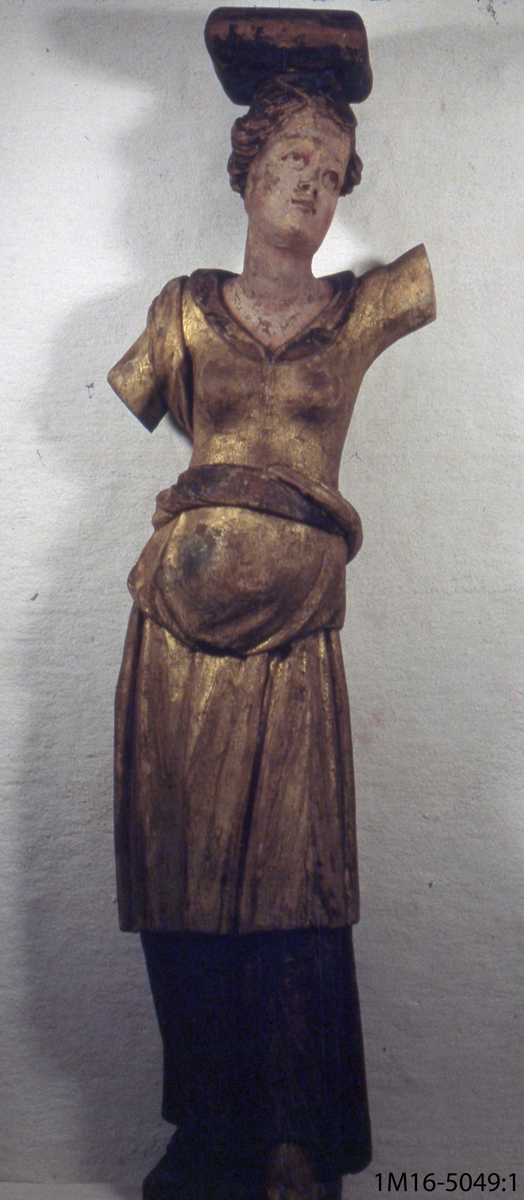 Delar av Gustaf II Adolfs och hans gemåls drottning Maria Eleonoras kungs.- och drottningsstolar i Skara domkyrka, en bänkdörr har inskriptionen Gars (Gustavus Adolphus rex Suecie) 1621 och den andra M.E.R.S 1621.