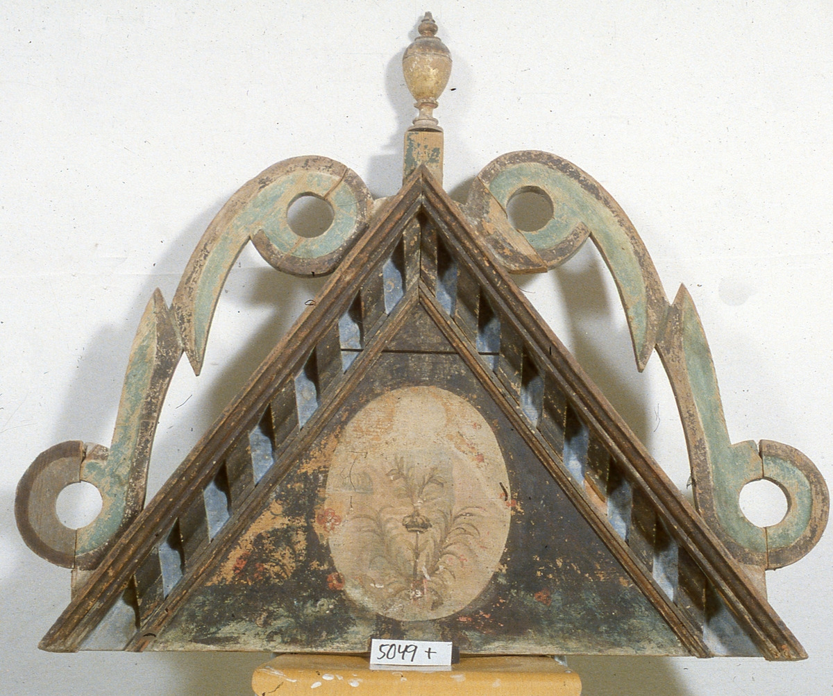 Delar av Gustaf II Adolfs och hans gemåls drottning Maria Eleonoras kungs.- och drottningsstolar i Skara domkyrka, en bänkdörr har inskriptionen Gars (Gustavus Adolphus rex Suecie) 1621 och den andra M.E.R.S 1621.