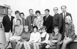 Afzeliiskolans lärarkår. 
Översta raden från vänster: Arnold