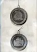 Två medaljonger.