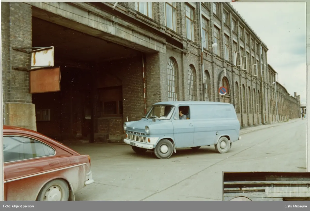 Nylands Verksted, hovedport, Ford Transit varebil