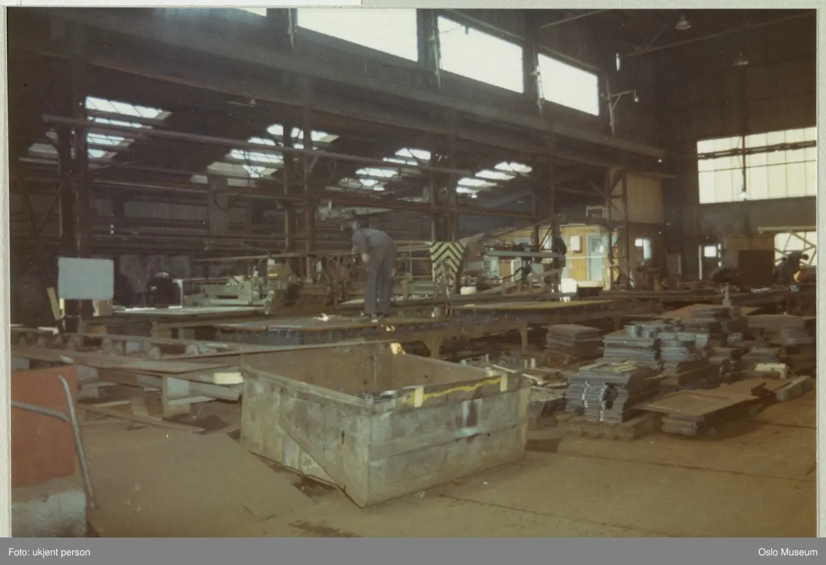 Nylands Verksted, interiør, skipsbygging platehall, menn, arbeidere