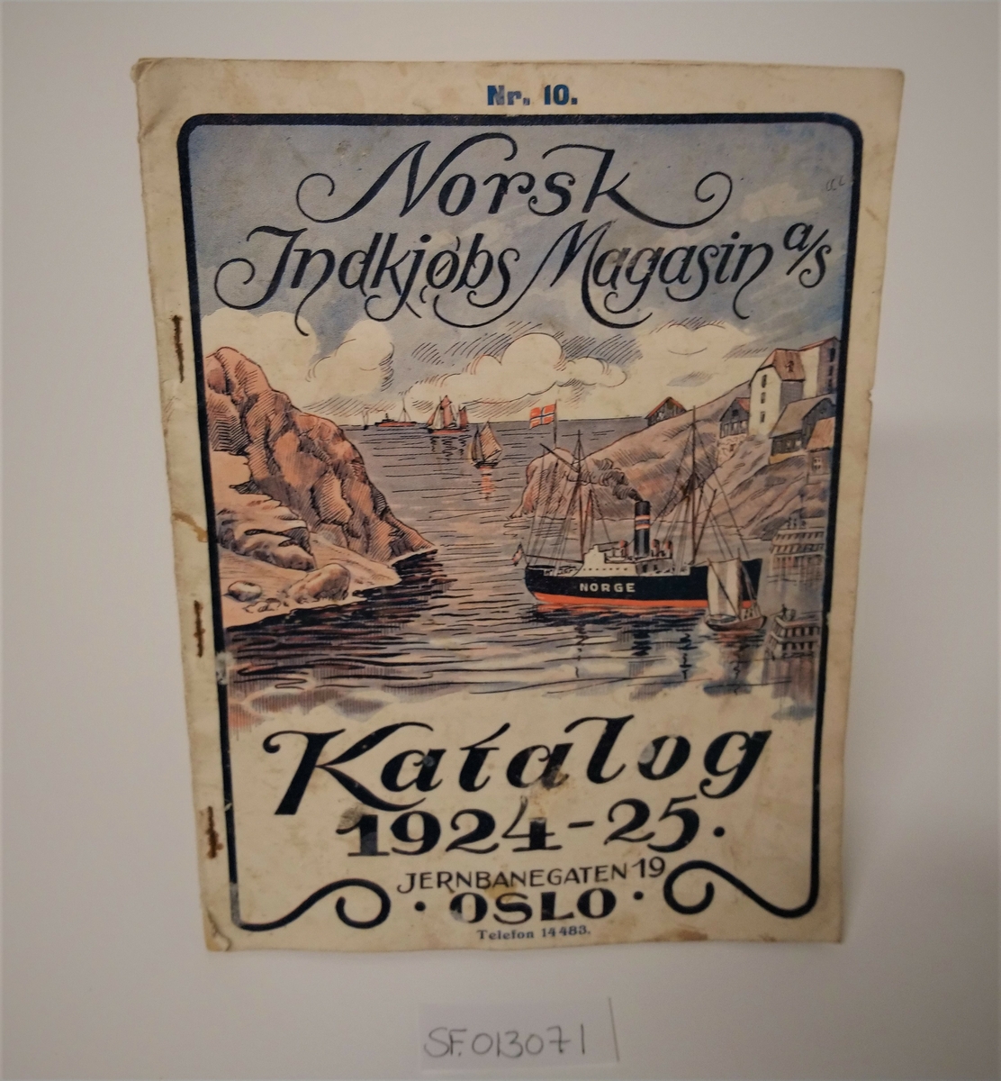 Hefte, rektangulært, med bilete og informasjon om varer som kan bestilles