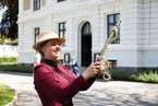 Vänersborgs museum. Greta Åberg klädd i sekelskifteskläder