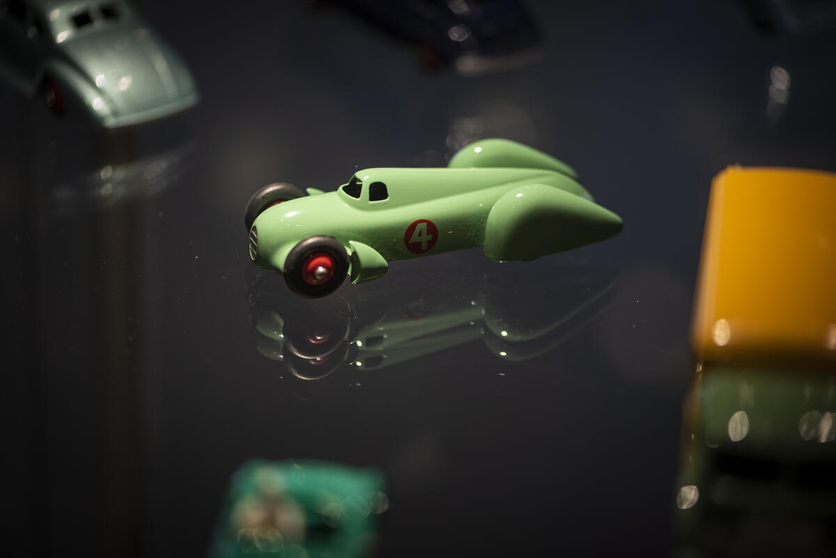 Diverse lekebiler fra utstillingen Små biler - store gleder.