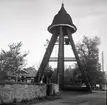 Klockstapeln vid Karlslunda kyrka.