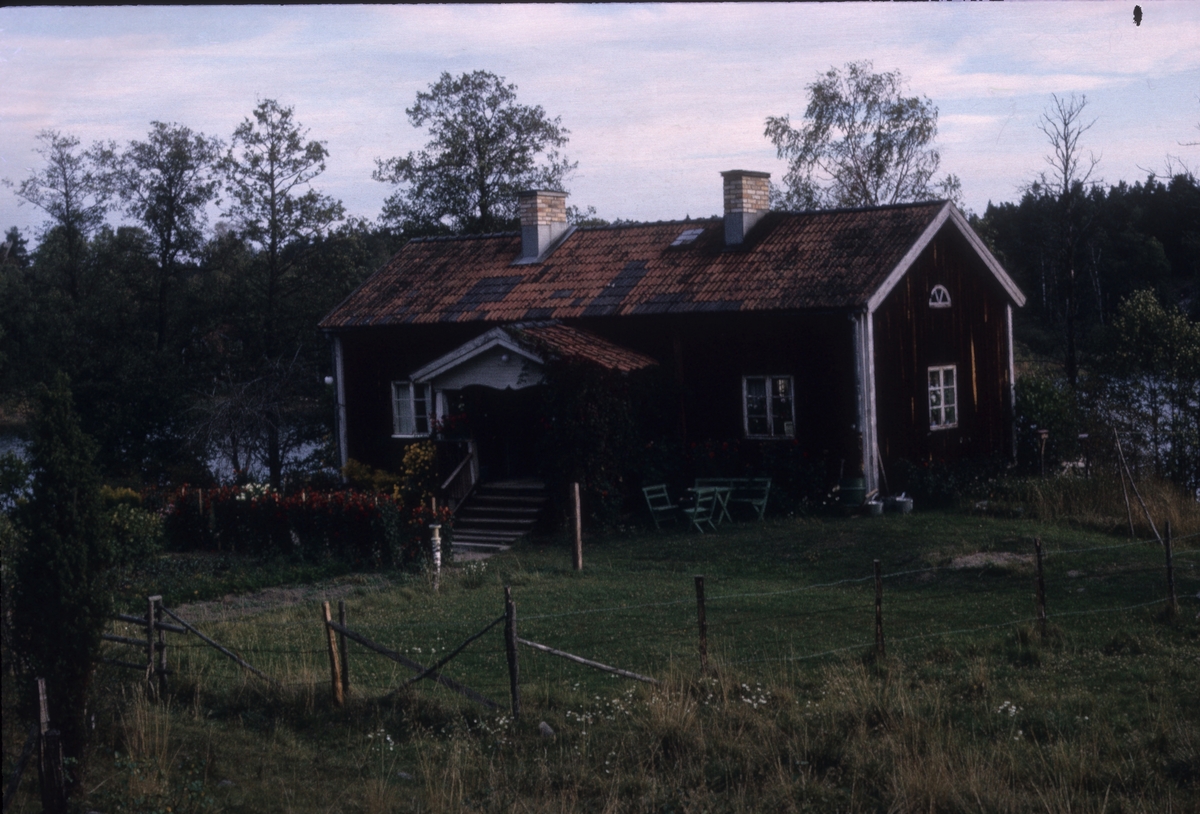 Tallvreten. Kallades tidigare Nöjet och uppfördes 1802, torp under Sofielund. /Noterat av Torsten Rolf 1964.