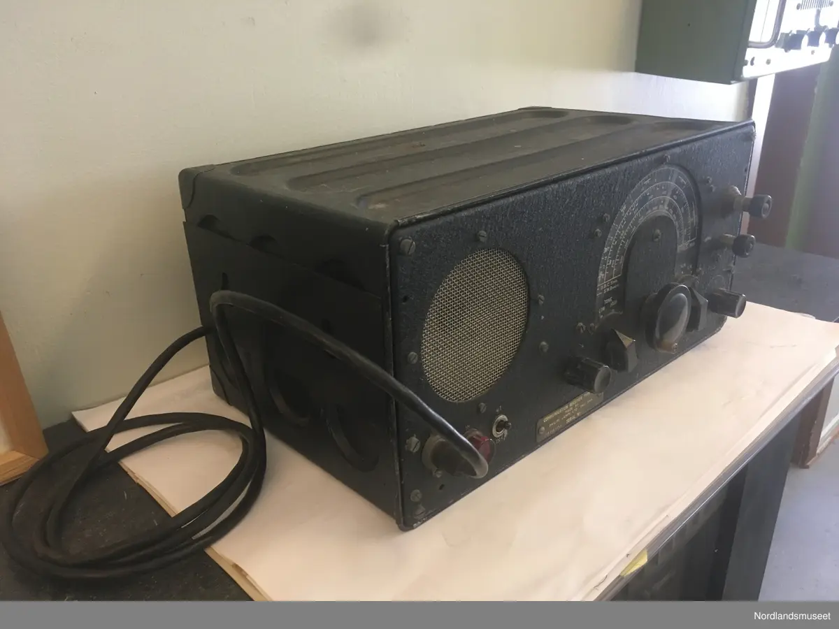 Communication Receiver type P.C.R made by Philips Lamps ltd. England	
Model ZA26707 Serial no. 02036