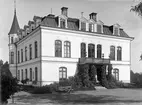 Hägerstad slott i Hannäs uppfördes 1868-69 av musikdirektör Hugo Beijer. Han var ägare till Hägerstad skattegård och önskade efter sitt giftemål med grevinnan Anna Posse ett mer ståndsmässigt boende. Rådande dyrtid och måhända bristande ekonomiskt sinnelag gjorde bygget dyrare än beräknat och år 1880 tvingades Beijer sälja egendomen. Ny ägare blev protokollsekreterare Ludvig Christoffer Bäck, och det är från hans tid som ägare vi här ser slottet.