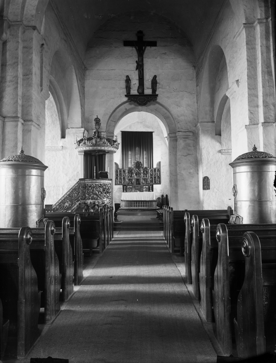 Interiør fra Ringsaker kirke. 
