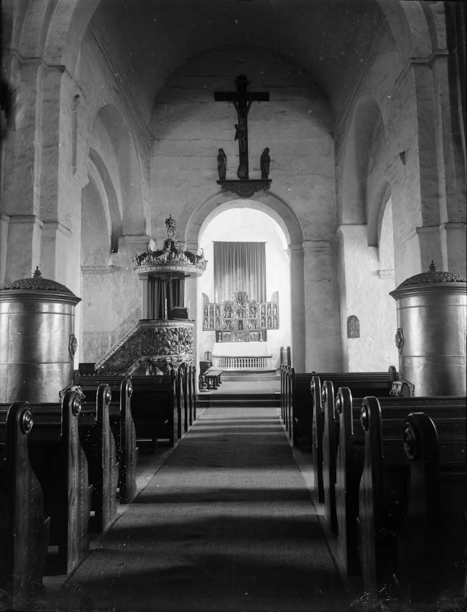 Interiør fra Ringsaker kirke. 