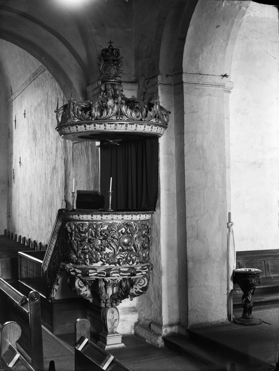 Prekestol i Ringsaker kirke. 