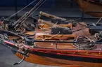 Modell av pojamafartyget BRYNHILDA (1776) i Sjöhistoriska museets utställning Klart skepp. Detalj.