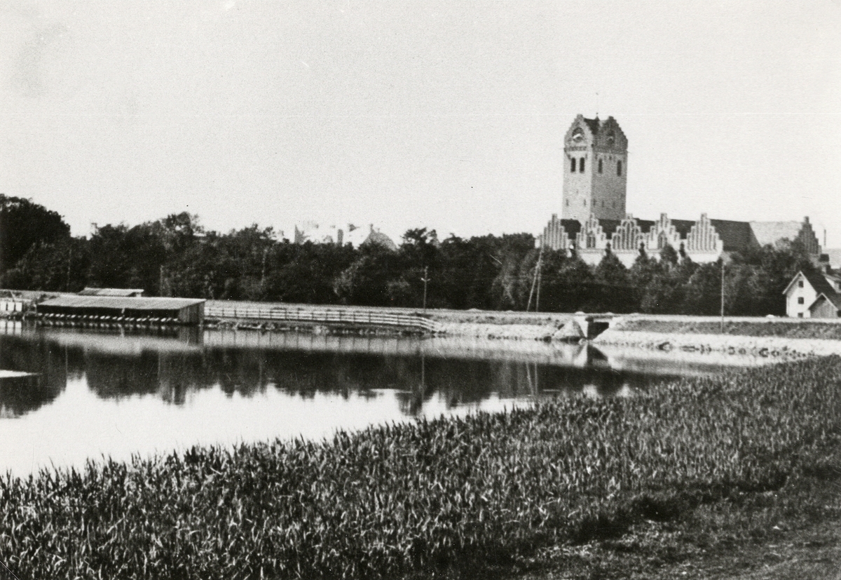 Utsikt över Växjösjön mot domkyrkan och Linnéparken, ca 1890.