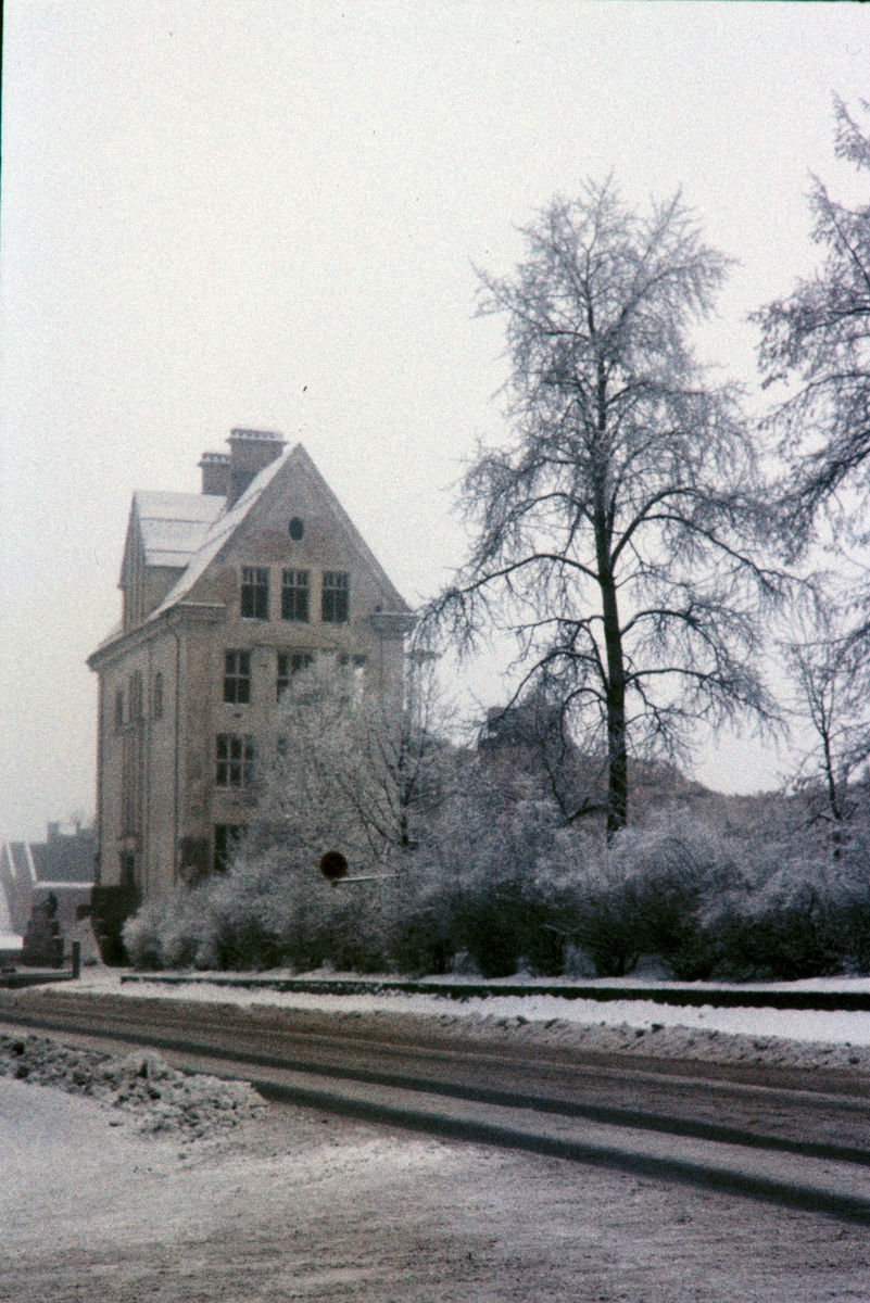 Hamar Katedralskole, Brødrene Haugen & Langaas as, river skolen i januar 1974.