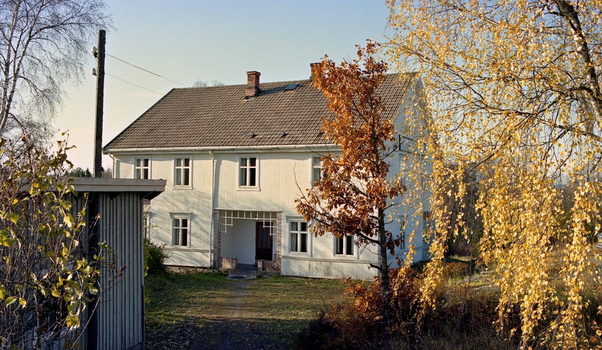Bestyrerboligen Hasselbakken ved tidligere Klevfos Cellulose & papirfabrik, Løten, Hedmark før restaurering.