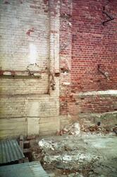 Bildet viser rivningsarbeider på deler av huggeriet for å gj