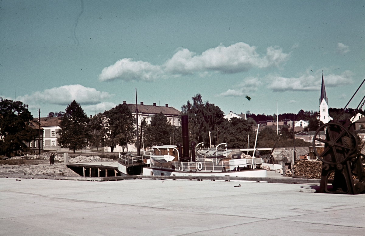 Hamar Brygge, mjøsbåt, vedlager, kraner.