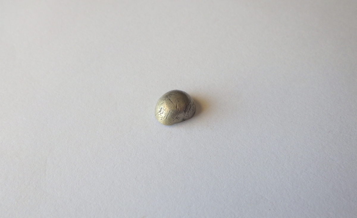 MALV: DIAM. 7 MM, HVELVET OG UTEN DEKOR. 