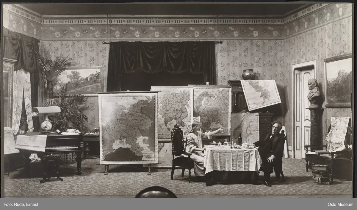 Nationaltheatret, forestilling, scenebilde, "Geografi og kjærlighet" av Bjørnstjerne Bjørnson, kvinne, mann, skuespillere