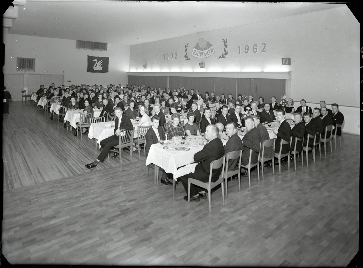 Fra Gjøvik/lyns 60-års jubileum i Kongress-salen på Strandhotellet 1962