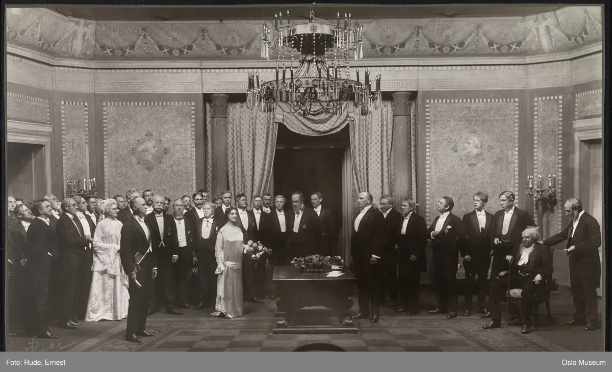 Nationaltheatret, forestilling, scenebilde, kvinner, menn, skuespillere