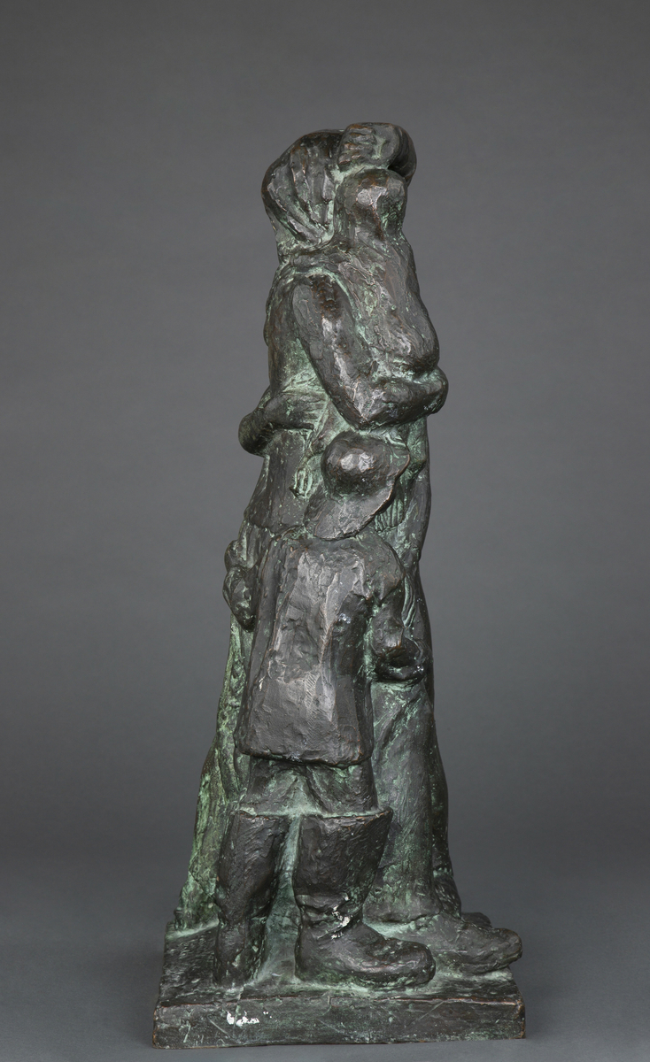 Utkast til steinmonument: Titranulykken. [Bronseskulptur]