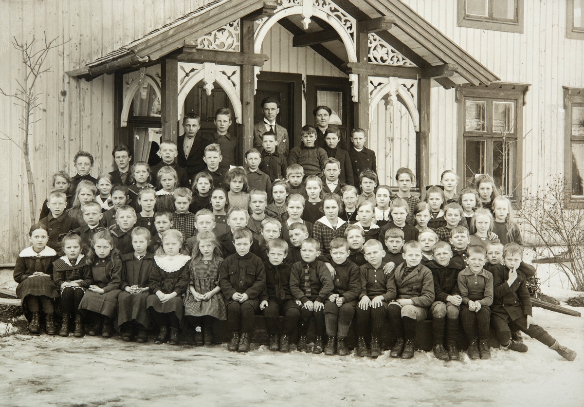 Skolebilde, klassebilde, Hekne skole.  gruppe 72 lærer og elever.