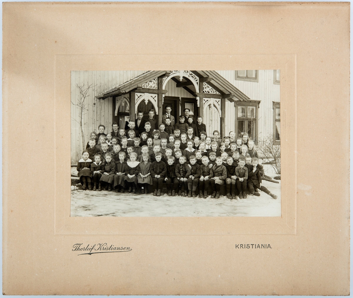 Skolebilde, klassebilde, Hekne skole.  gruppe 72 lærer og elever.
