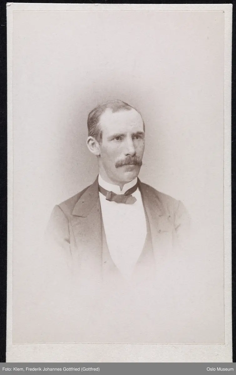 portrett, mann, sorenskriver, høyesterettsassessor, statsråd, vignettert brystbilde