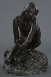 Kvinne som sitter på huk [Bronseskulptur]