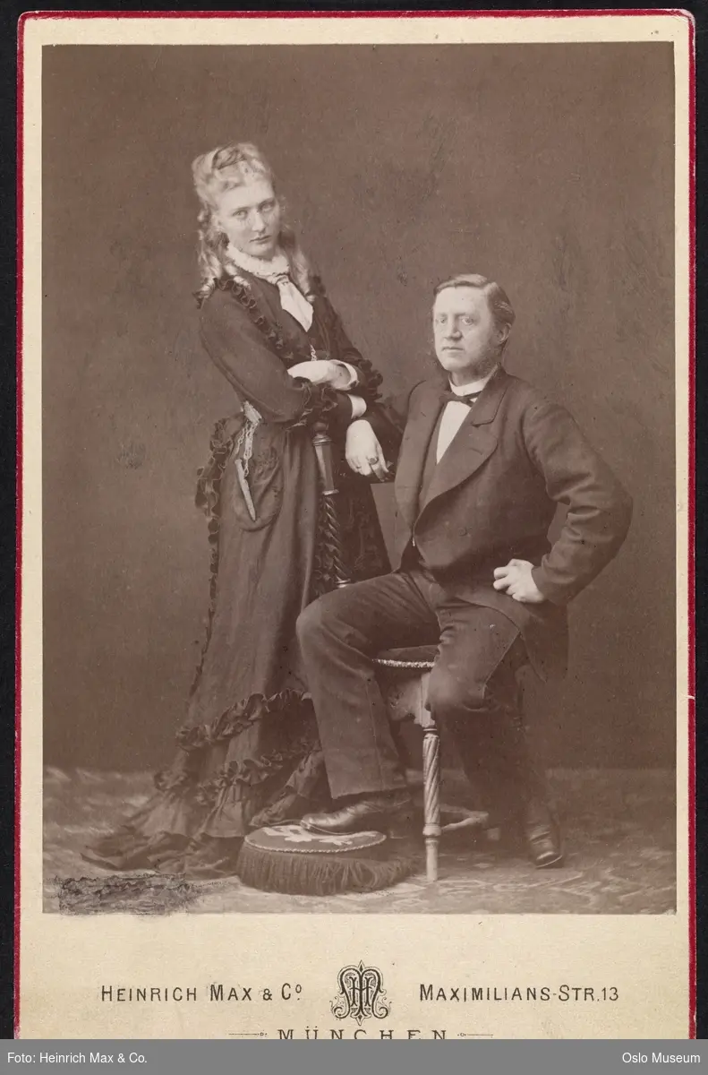 dobbeltportrett, kvinne, kunstmaler, mann, jurist, stående og sittende helfigur