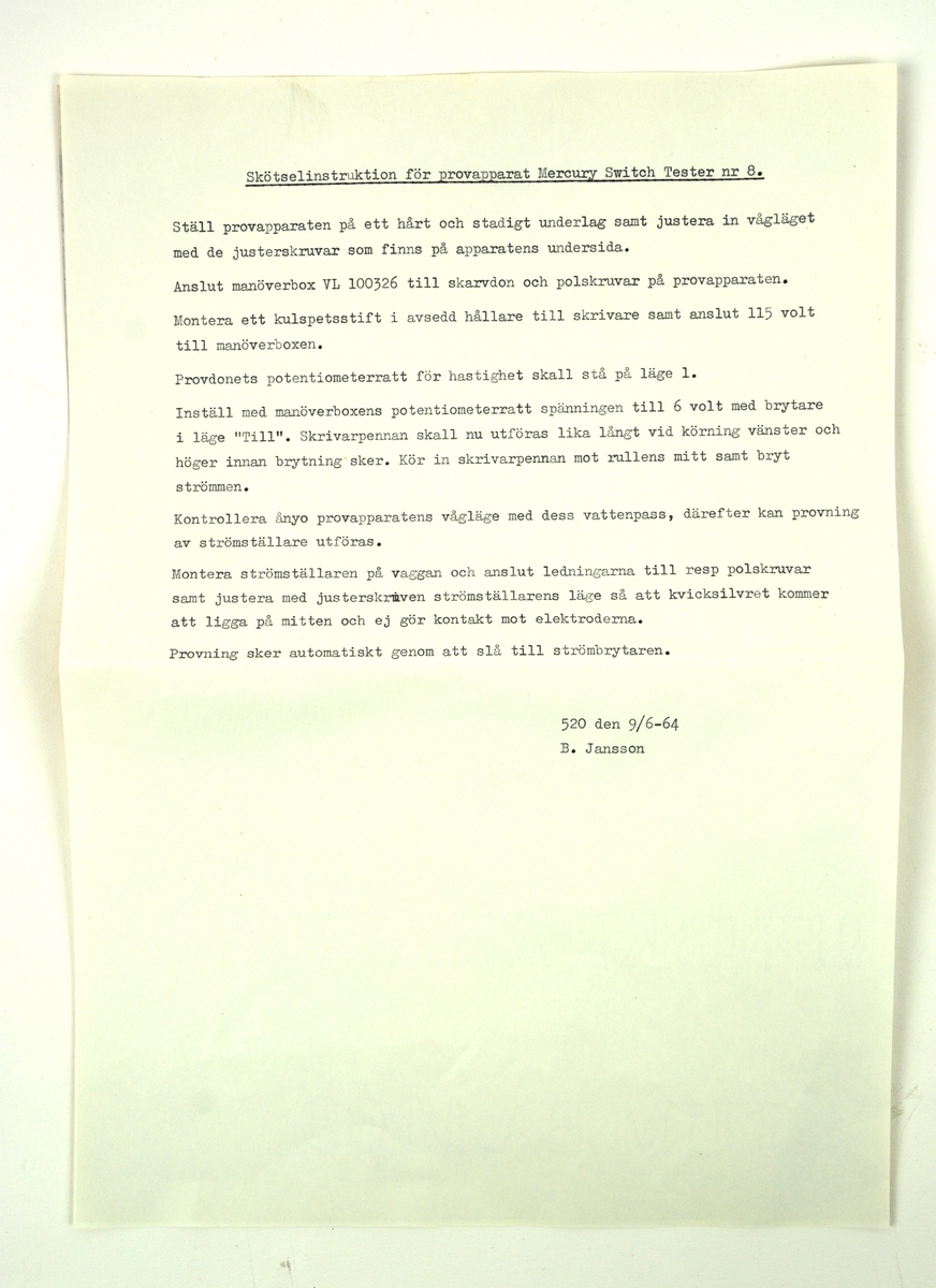 Provapparat kvicksilverströmbrytare. Provutrustning i metall monterad i brun trälåda. Innehåller instruktioner i insidan av locket samt medföljande lös manual med skötselinstruktioner.