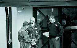 Till vänster Överstelöjtnant Stefan Pettersson, I 12, Överst