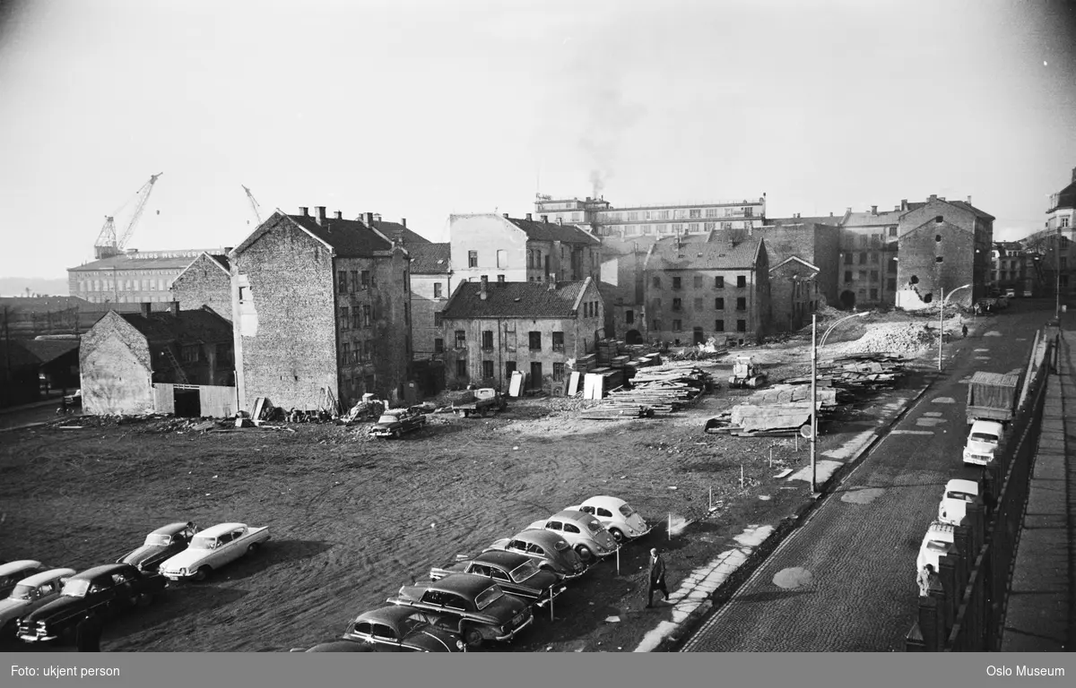 utsikt, gateløp, bygårder, bakgårder, rivningsgårder, byggetomt, parkeringsplass, biler, Akers Mek. verksted