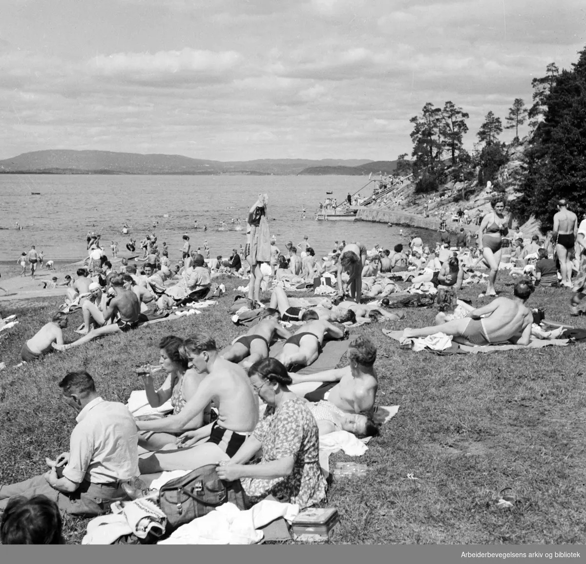 Badeliv på Ingierstrand. Juli 1948