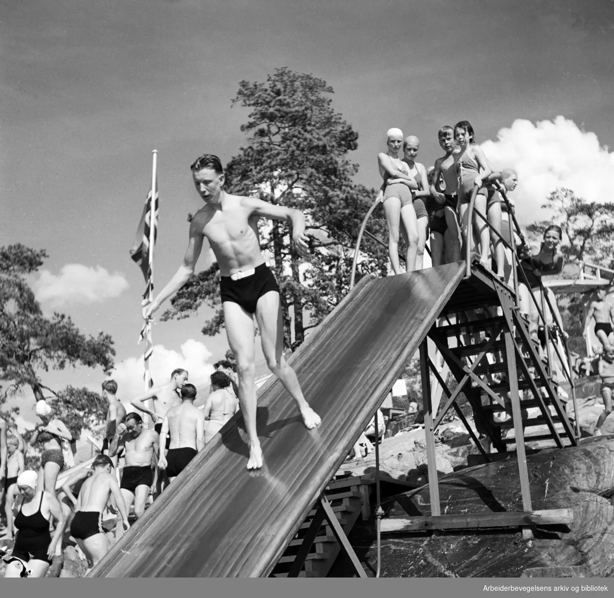 Badeliv på Ingierstrand. August 1950