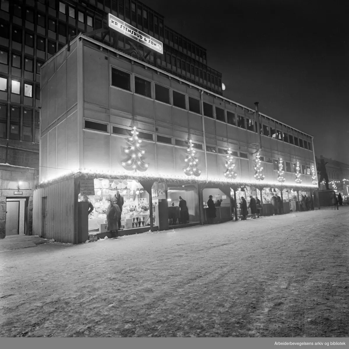 Tivoli-bodene i arbeidsbrakkene utenfor Folkets Hus. Desember 1961