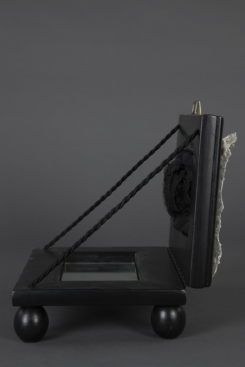 Mormors lille kommode [Skulptur]