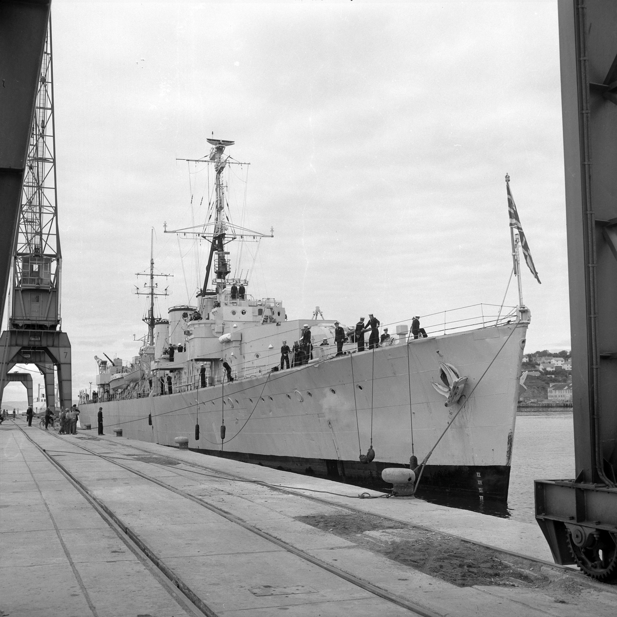 Den britiske marines HMS Apollo i byen -Sverresborg Trøndelag ...