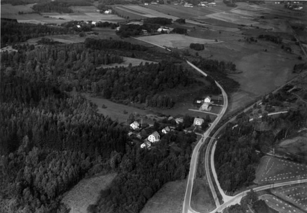 Flygbild över Ätrafors med Falkenbergs Järnväg, "Pyttebanan".